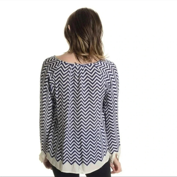 Joie Blouse Womens Sz S Relaxed Whimsy Agnella 100% Silk Chevron V-Neck  Office - Picture 2 of 8